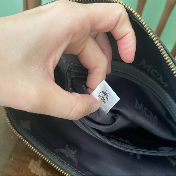 MCM Munchen K 1335 Gray Shoulder Bag Solid Leather Zip Flap - Picture 8 of 12